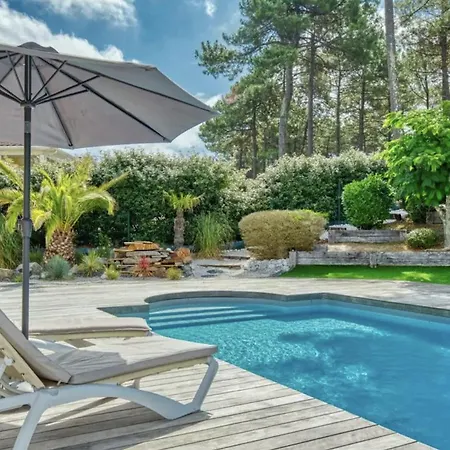 Eden Parc 2 Villa *